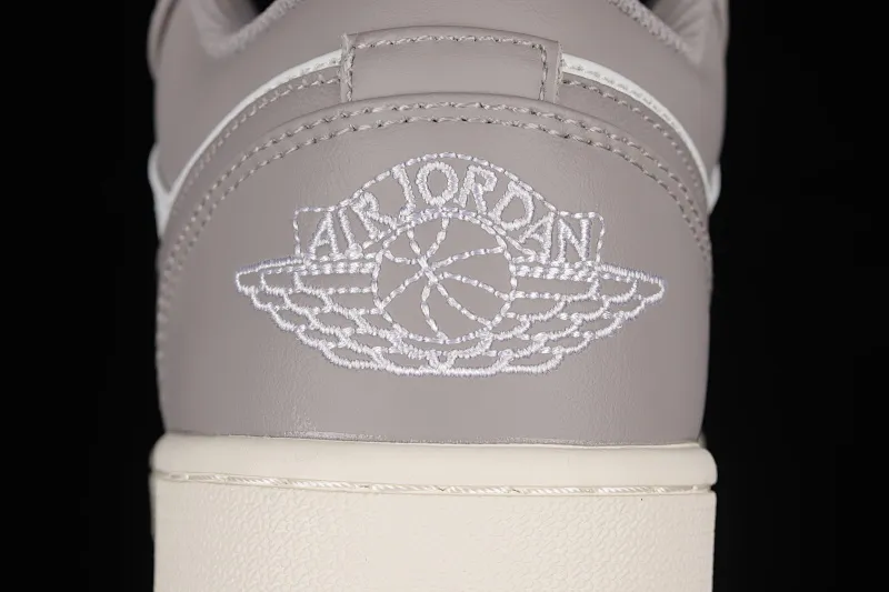 All categories Air Jordan Jordan series basketball shoes Air Jordan 1 Low Z version Air Jordan 1 Low "Vintage Grey" AJ1 Joe 1 white gray low-top basketball shoes 553558-053